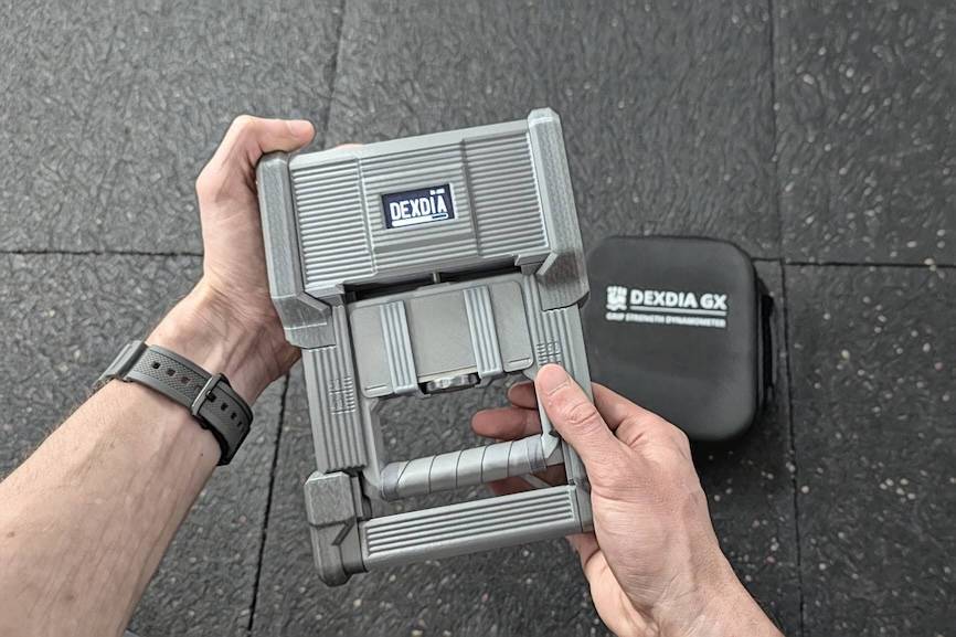 Holding Dexdia GX in hand shortly after turning it on
