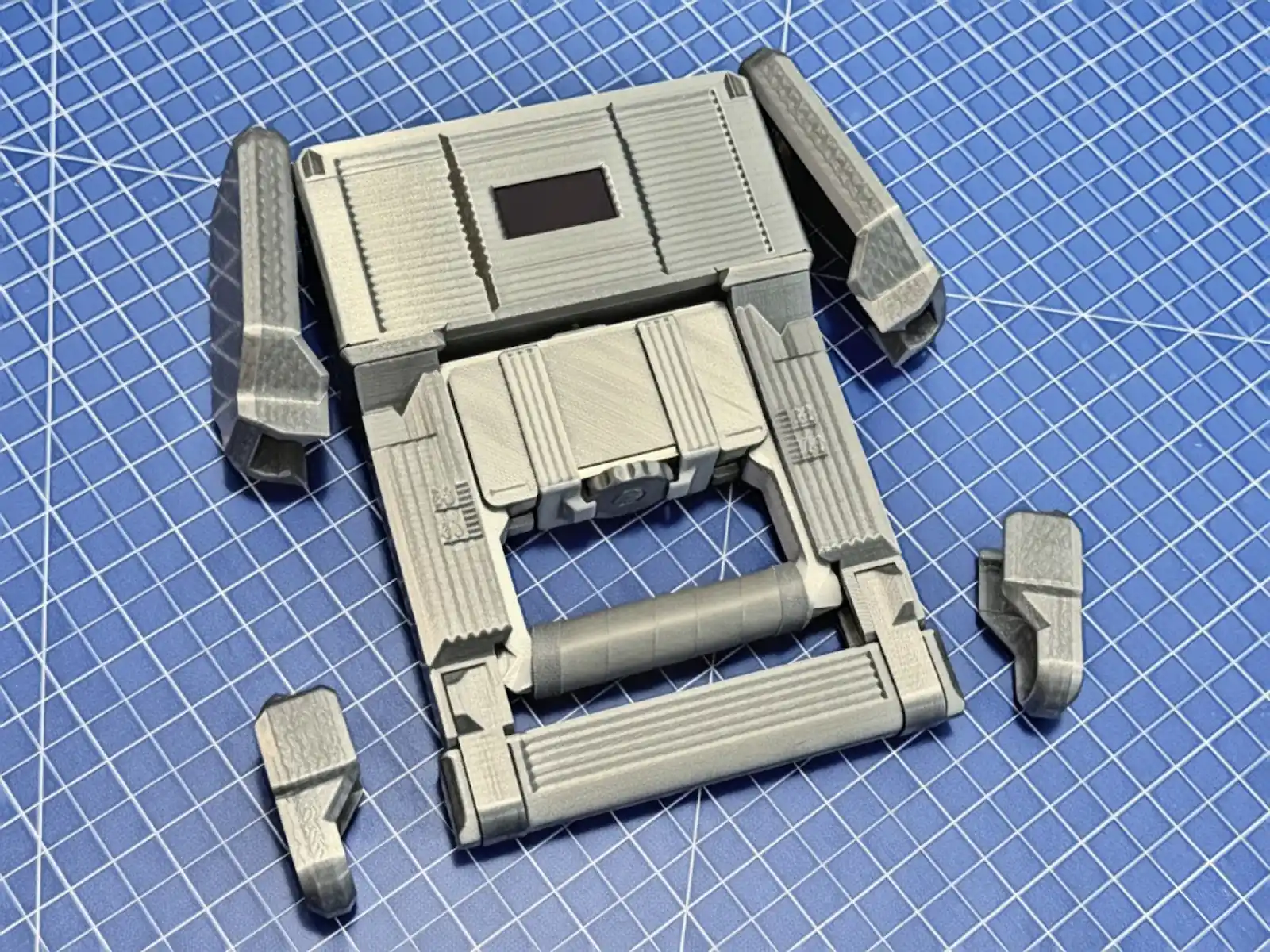 Dexdia GX with its protective TPU bumpers partially removed